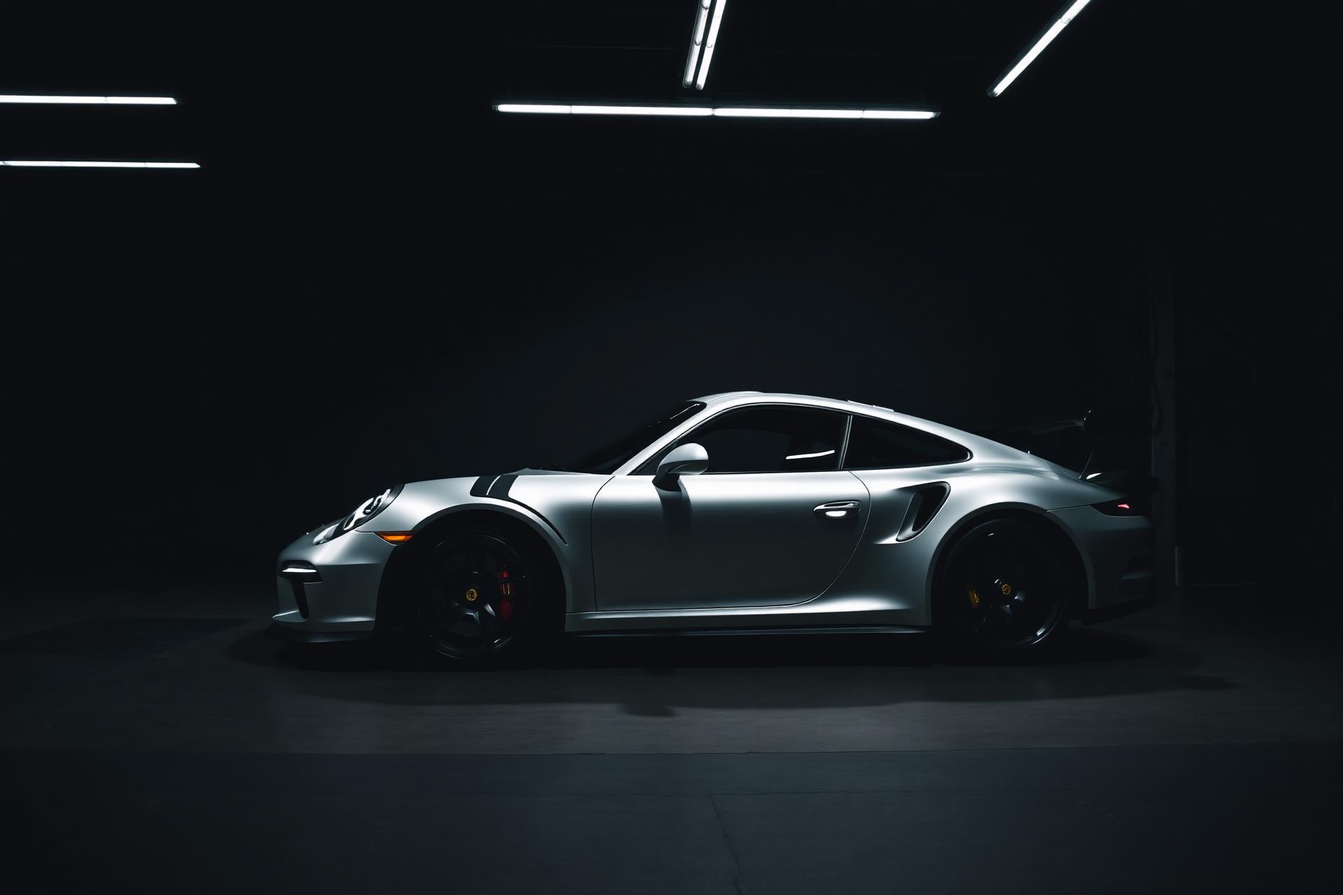 Porsche 911 GT3 in the Avant Motorsports workshop